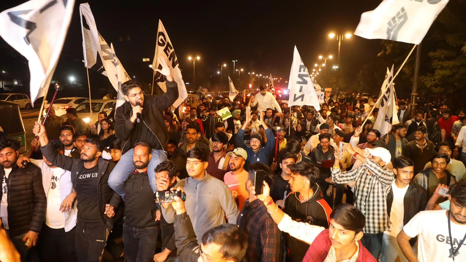 अरावली विवाद गहराया: राजस्थान सरकार ने कम घनत्व गतिविधियों के लिए शहरी पहाड़ी क्षेत्रों को दी अनुमति