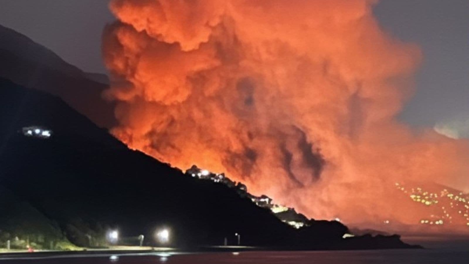 ट्रम्प की धमकियों के बीच वेनेजुएला के काराकास में सुबह-सुबह कई धमाके हुए।