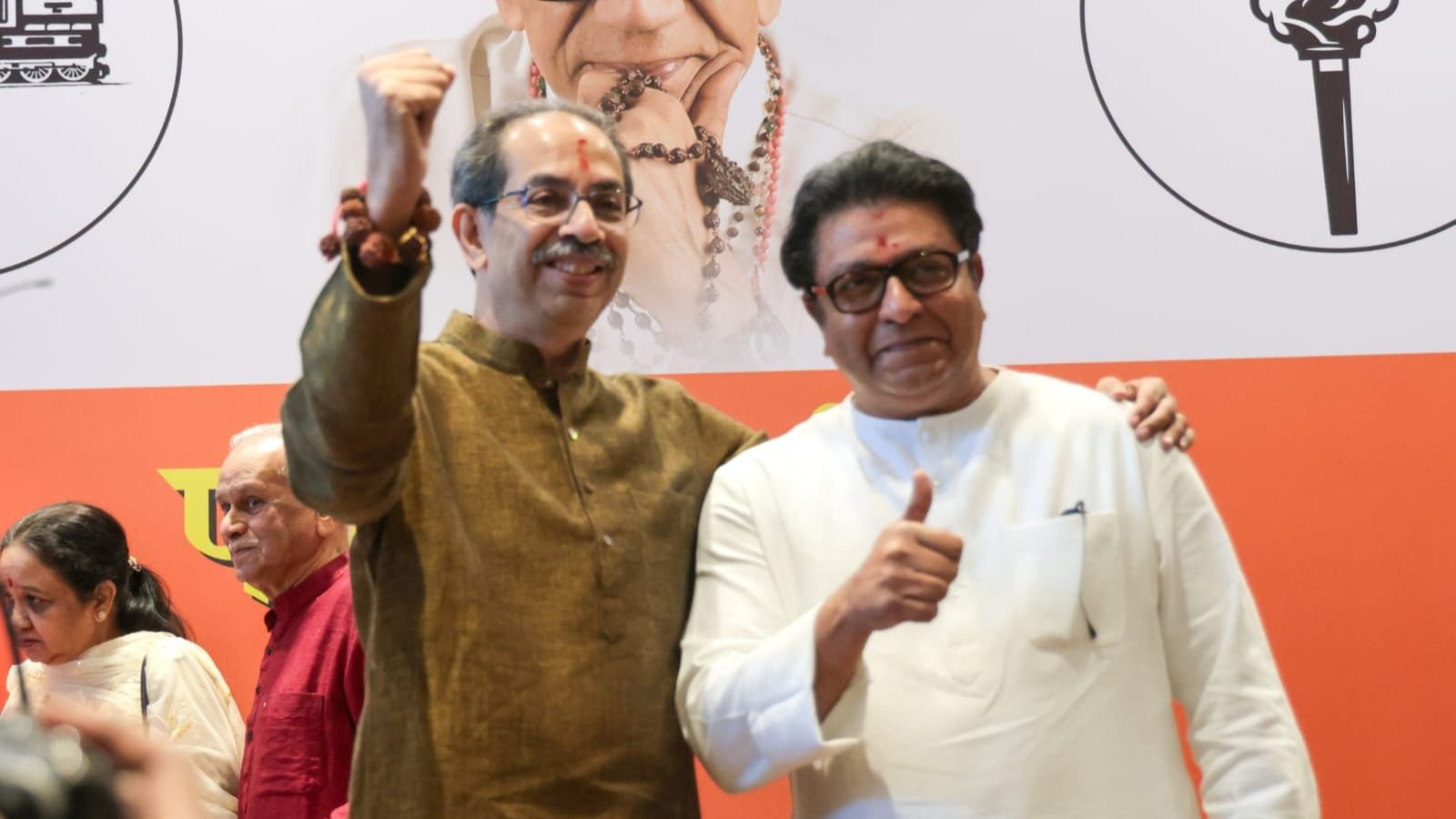 संयुक्त सामना साक्षात्कार में, उद्धव और राज ने महायुति सरकार पर महाराष्ट्र को खतरे की ओर धकेलने का आरोप लगाया