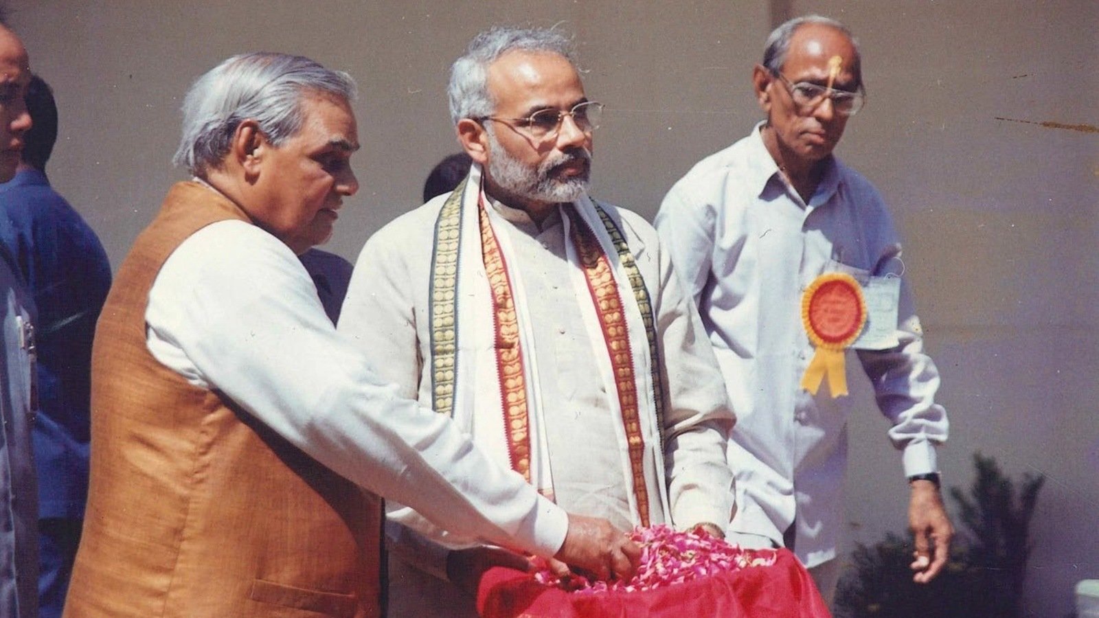 म्यूरल आर्ट, सड़क की मरम्मत: वाइब्रेंट गुजरात रीजनल कॉन्फ्रेंस के उद्घाटन के लिए PM मोदी के दौरे से पहले राजकोट में बड़े पैमाने पर बदलाव किया गया