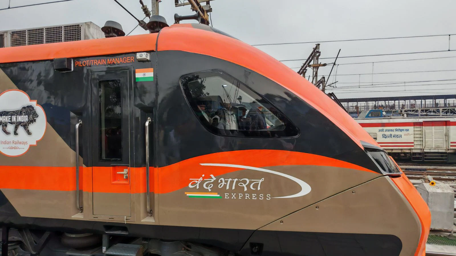 भारत की पहली वंदे भारत स्लीपर ट्रेन हावड़ा-गुवाहाटी रूट पर 130 kmph तक की स्पीड से चलेगी