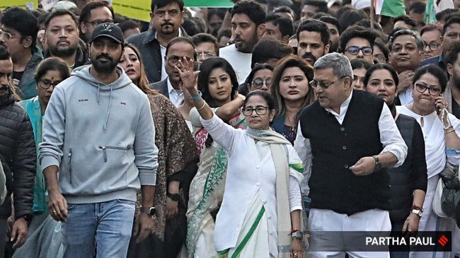 ममता बनर्जी की 'स्ट्रीट फाइटर' के रूप में वापसी: TMC को ED के साथ टकराव में राजनीतिक फायदा क्यों दिख रहा है?