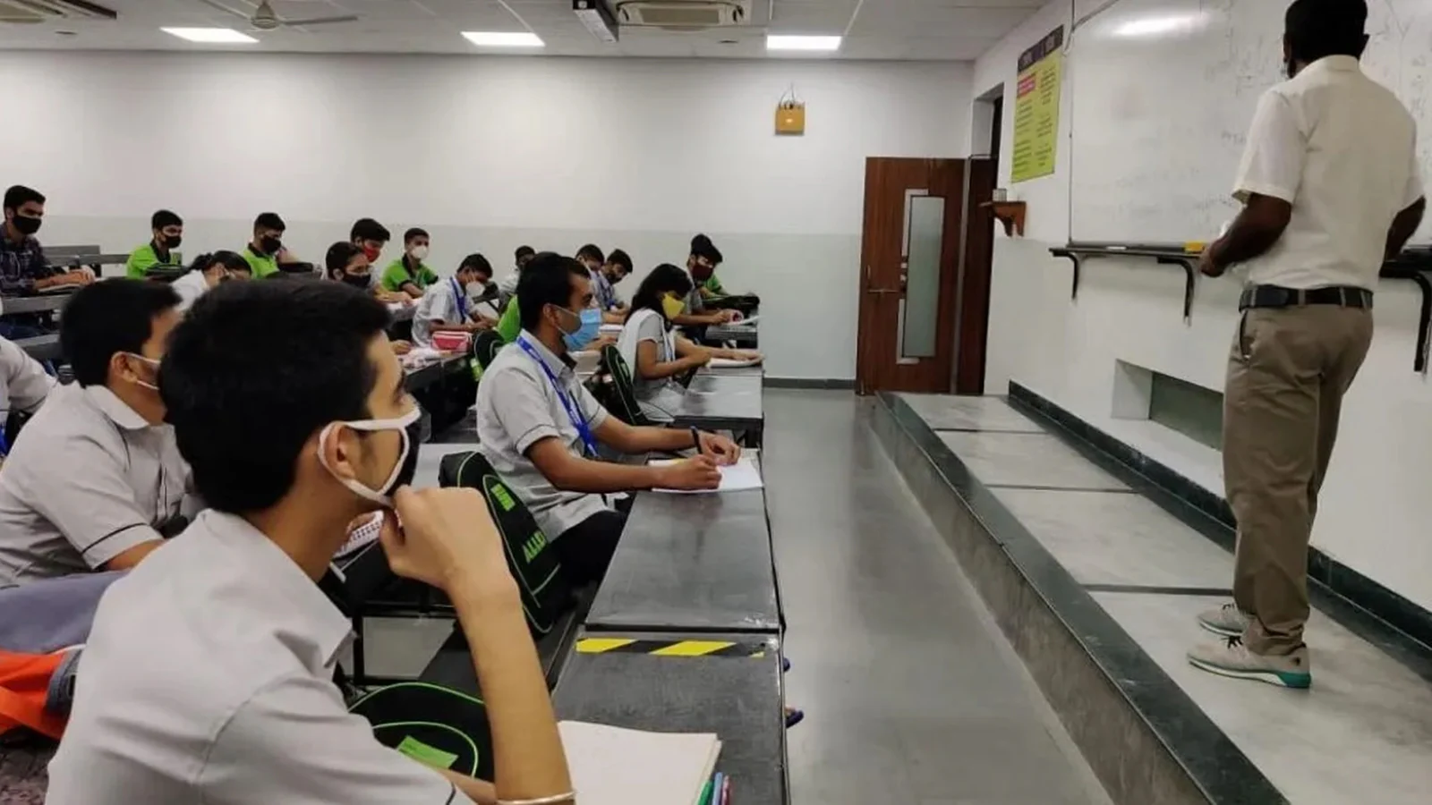 एक्सक्लूसिव | कोचिंग के घंटे सीमित करें, सिलेबस को JEE और NEET के साथ अलाइन करें: केंद्र का पैनल