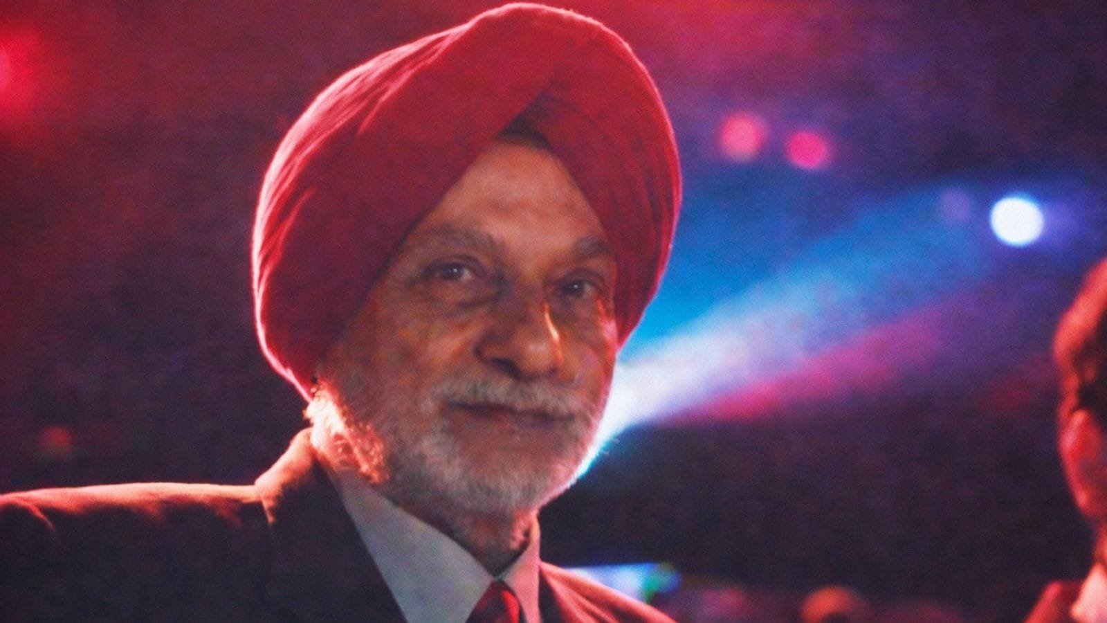 रिटायर्ड लेफ्टिनेंट जनरल की हिट-एंड-रन दुर्घटना में मौत के कई दिन बाद भी पुलिस आरोपी गाड़ी का पता नहीं लगा पाई है।