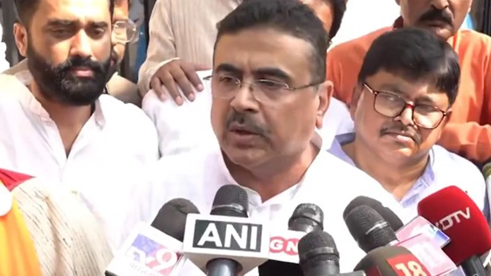 I-PAC ED रेड विवाद: BJP ने CM ममता बनर्जी के खिलाफ नबन्ना के बाहर विरोध प्रदर्शन की इजाज़त के लिए कलकत्ता हाई कोर्ट में याचिका दायर की