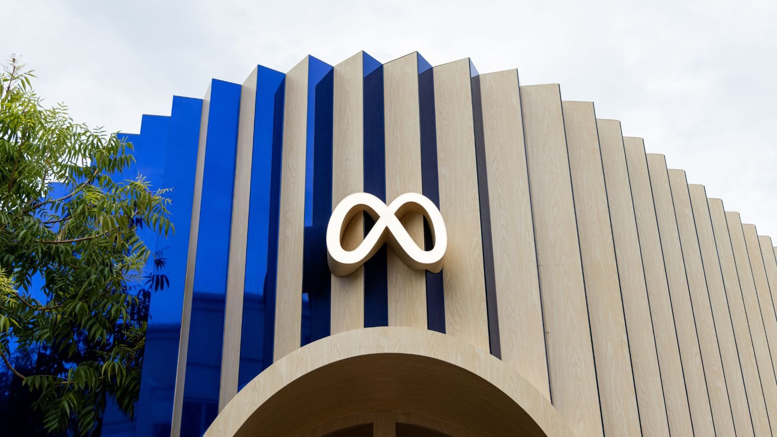 मेटा ने AI इंफ्रास्ट्रक्चर और डेटा सेंटर को स्केल करने के लिए नया 'मेटा कंप्यूट' डिवीज़न बनाया है।