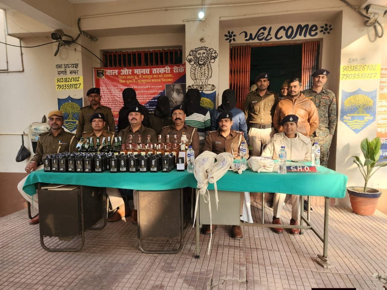 *अवैध हथियारों का जखीरा एवं विदेशी शराब के साथ चार गिरफ्तार*