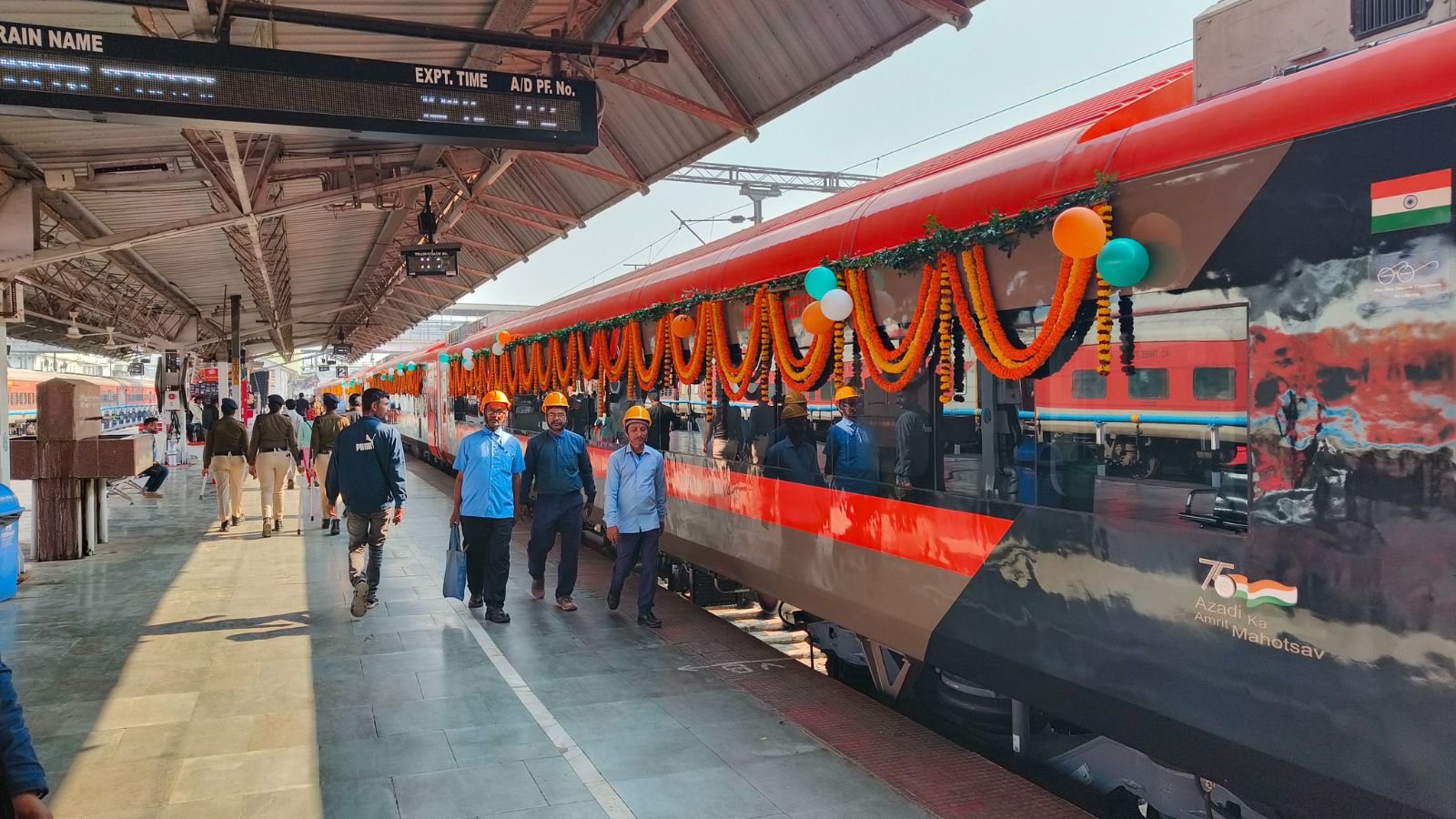 वंदे भारत स्लीपर लॉन्च: RPF ने मालदा पुलिस को लिखे लेटर में PM मोदी के दौरे से पहले 'पत्थरबाजी की आशंका' की चेतावनी दी थी।