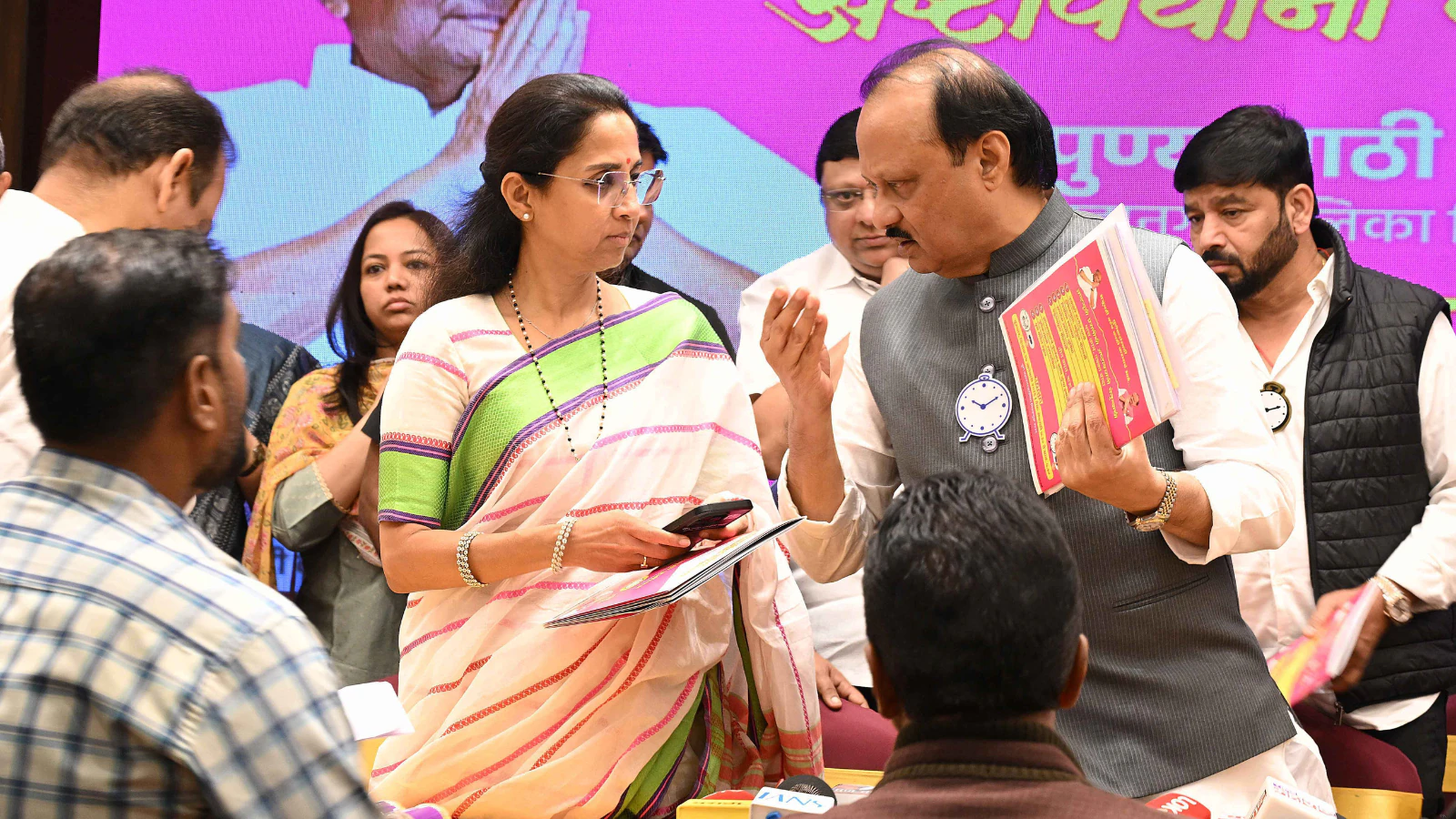 महाराष्ट्र निकाय चुनावों में दोनों NCPs की हार के बाद अजीत और शरद पवार का अगला कदम क्या होगा?