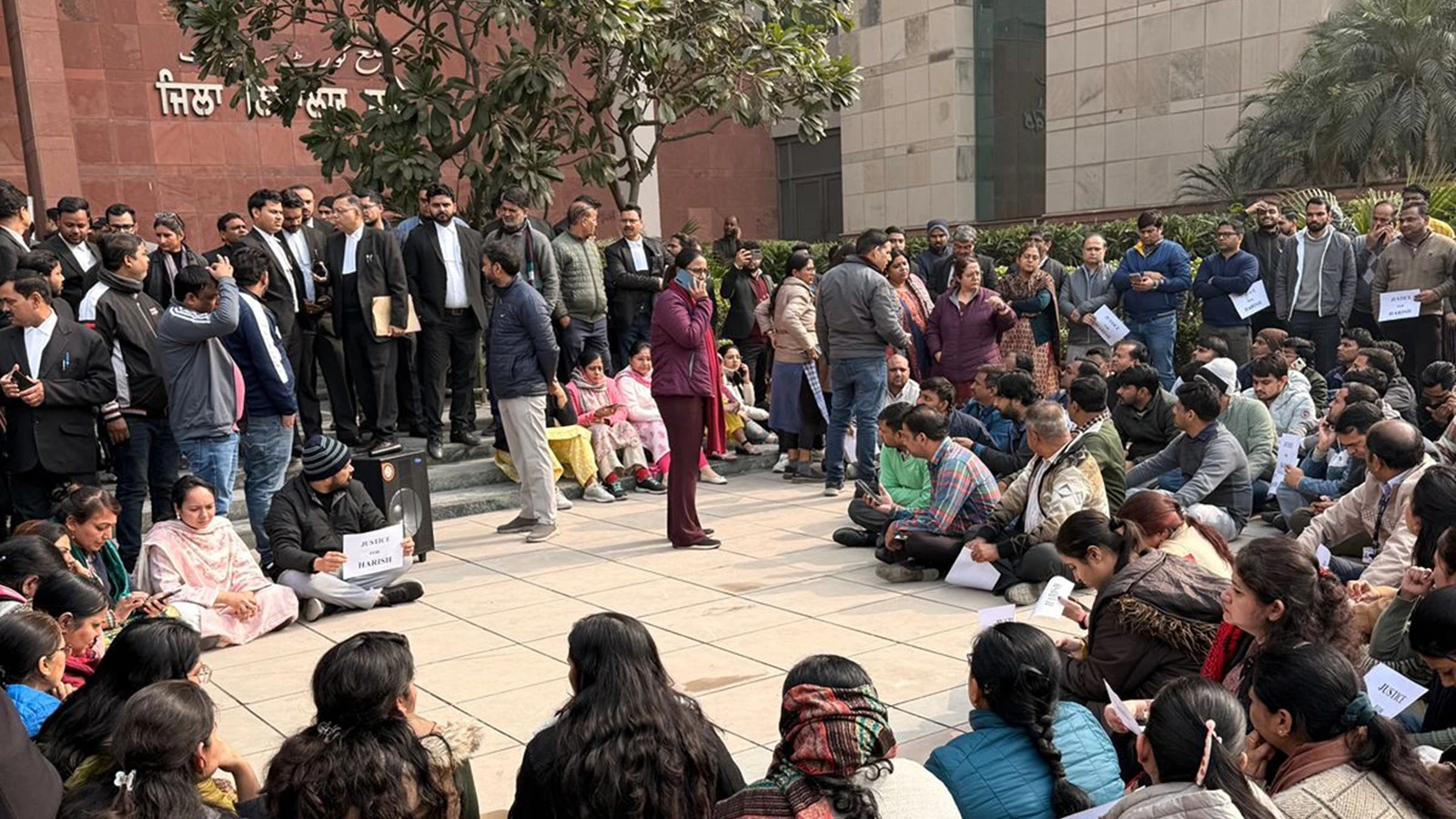 ‘मुझे नींद नहीं आती, फाइलों के बारे में बुरे सपने आते हैं’: दिल्ली की अदालतों में अहलमद अत्यधिक थकान के शिकार, एक आत्महत्या ने संकट को किया उजागर