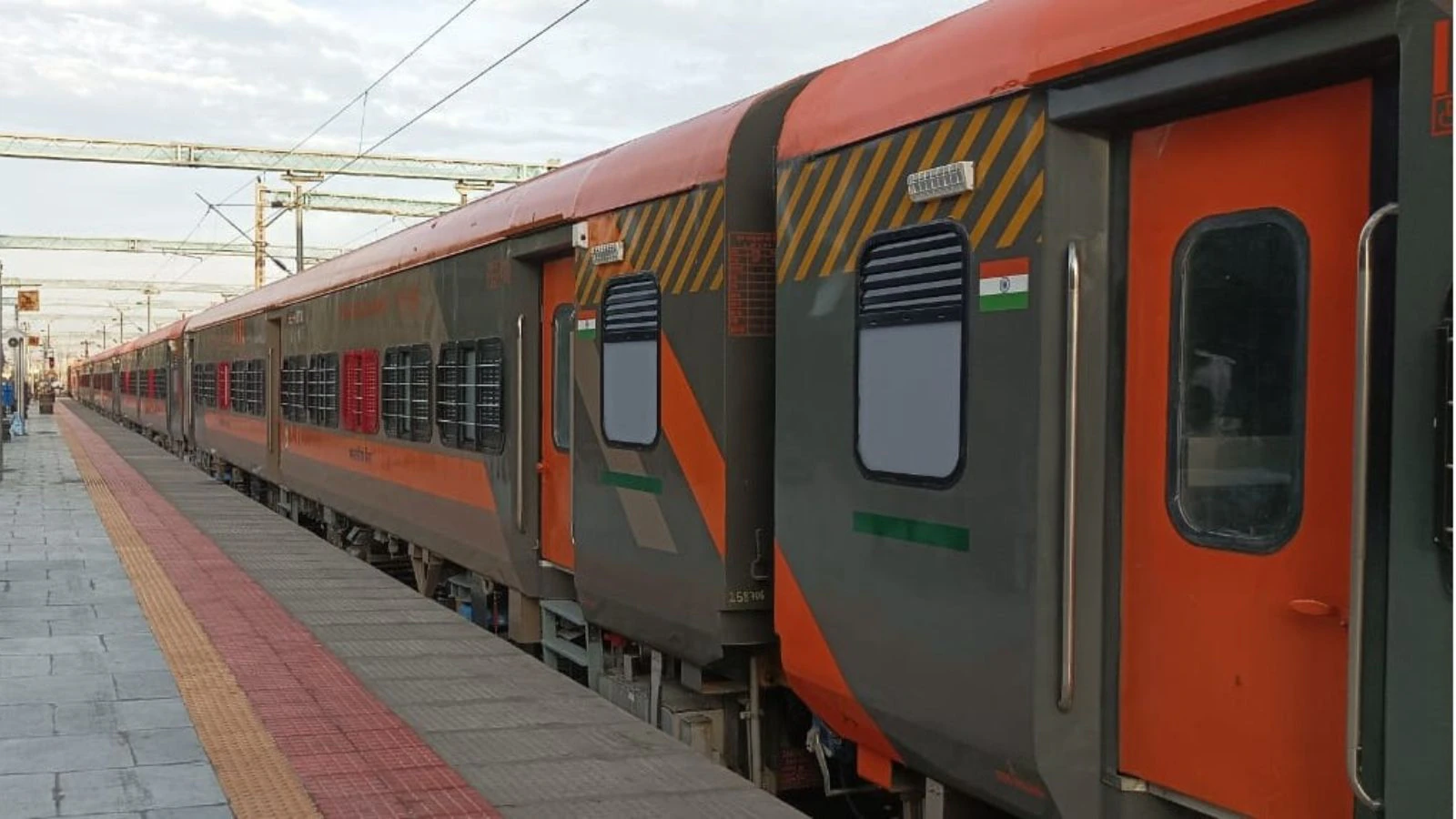 केरल में पीएम मोदी ने दिखाई हरी झंडी, अमृत भारत एक्सप्रेस सहित 4 नई ट्रेनों का उद्घाटन