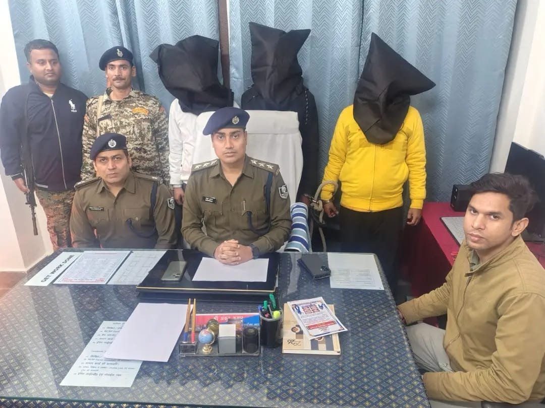 साईबर थाना, मधुबनी ने साइबर फ्रॉड के मामले में 3 आरोपियों को रंगे हाथ गिरफ्तार किया
