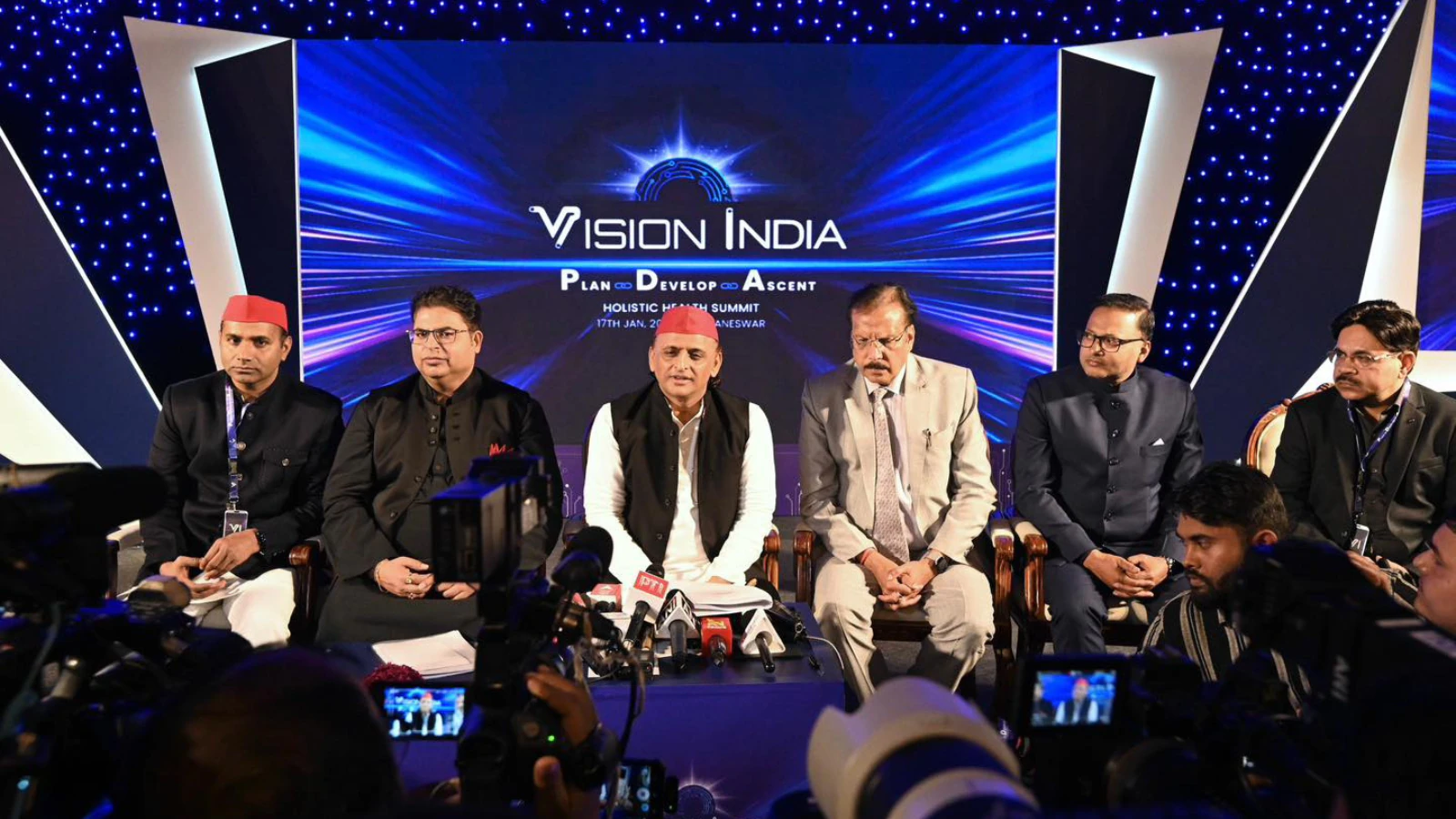 अखिलेश यादव के 'विजन इंडिया' रोडशो: AI, स्टार्टअप्स और हेल्थ सेक्टर पर फोकस, अंदर की बातें और बैकग्राउंड ब्रीफ