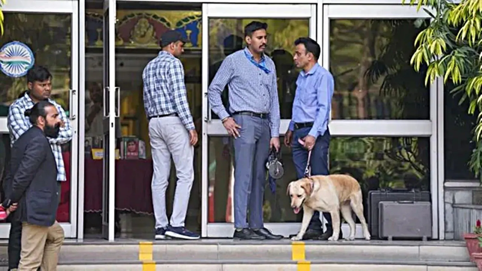 नोएडा के 20 स्कूलों को बम की धमकी वाले ईमेल मिले, जो फर्जी निकले