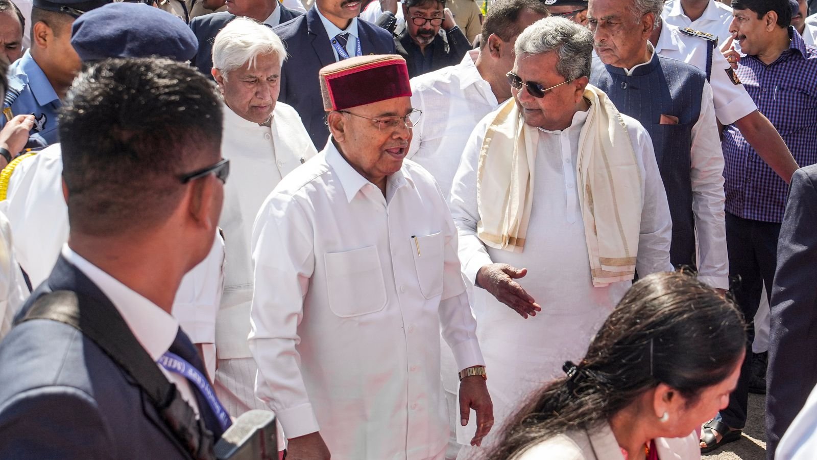 कर्नाटक में गारंटी योजनाओं के तहत 1.1 लाख करोड़ रुपये का वितरण: राज्यपाल ने गणतंत्र दिवस पर बताया