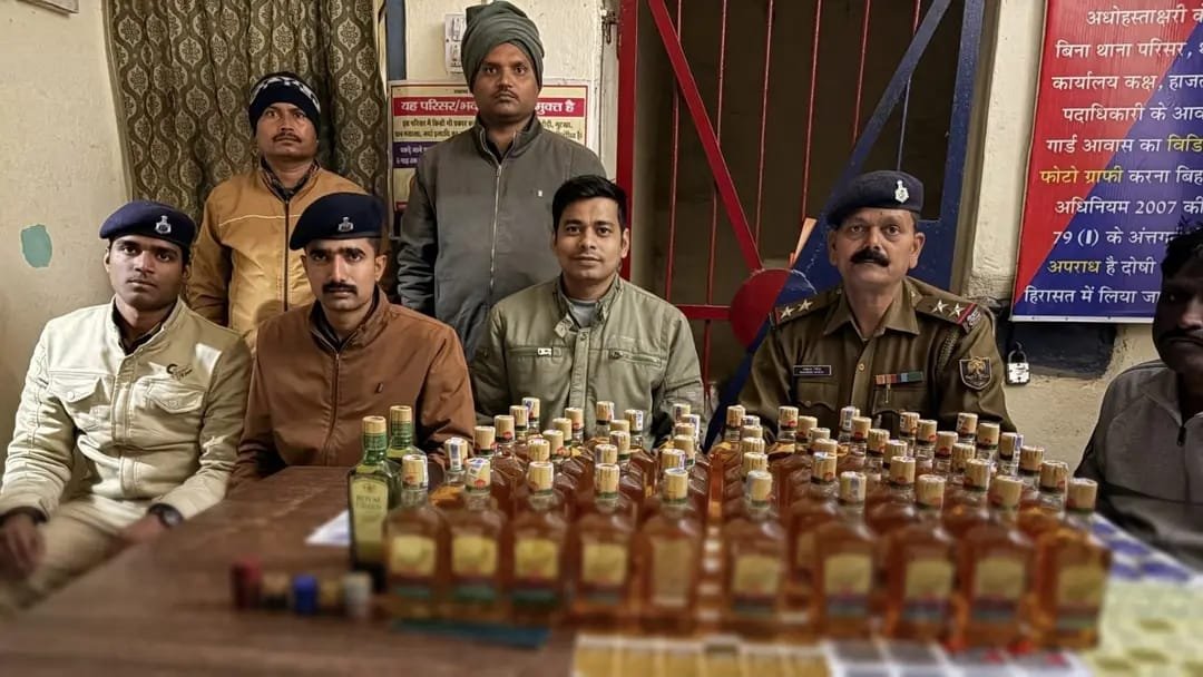 मधुबनी: अंधराठाढ़ी पुलिस की बड़ी कार्रवाई, नकली विदेशी शराब बनाने वाली 'मिनी फैक्ट्री' का भंडाफोड़