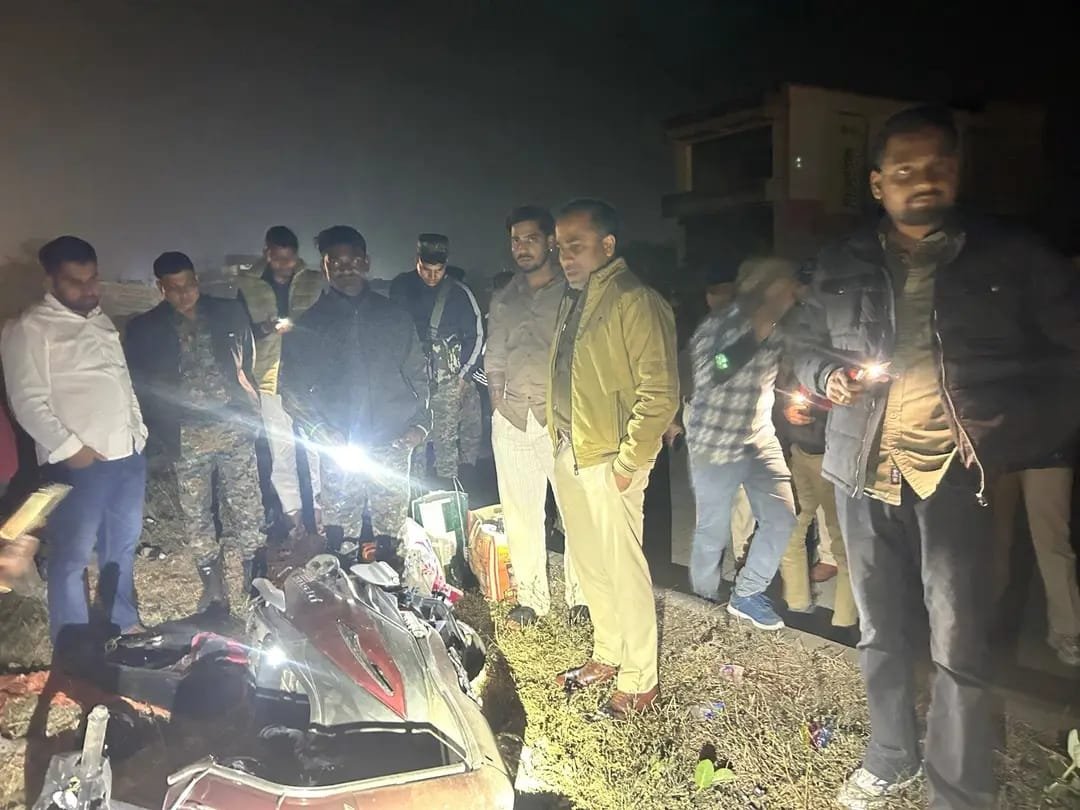 मुफ्फसिल थाना क्षेत्र में सड़क दुर्घटना: पु०अ०नि० रिंकी कुमारी शहीद, घटनास्थल का पुलिस अधीक्षक ने किया निरीक्षण