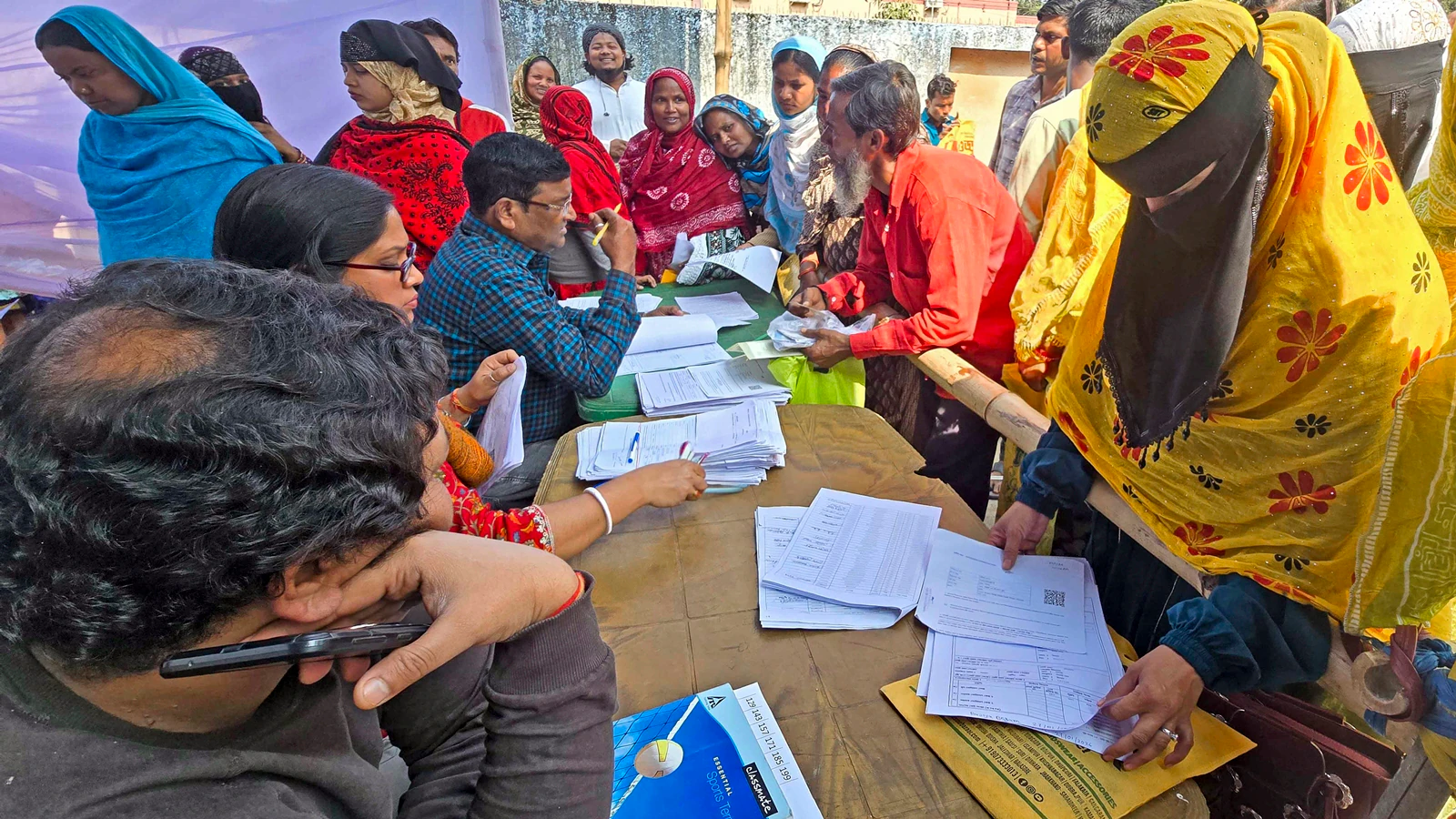 बंगाल SIR 2.0: ECI ने ‘सुपर चेकिंग’ फेज़ किया शुरू, सुनवाई के दौरान अपलोड दस्तावेज़ों की होगी दोबारा जांच