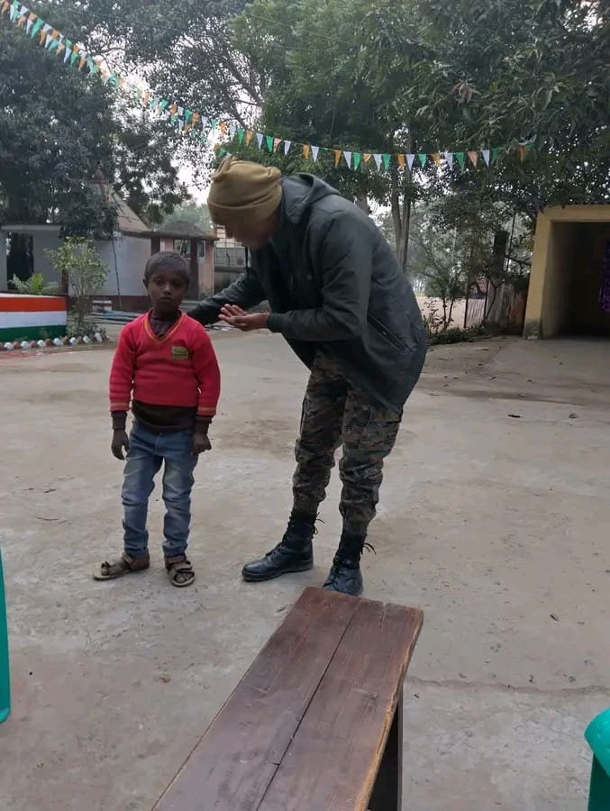 खुदागंज थाना पहुंचा भटकता मिला 8 वर्षीय बालक, स्थानीय लोगों की मदद से पुलिस कर रही पहचान की कोशिश